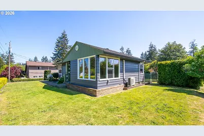 853 W 15th St, Coquille, OR 97423 - Photo 4
