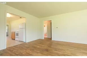 853 W 15th St, Coquille, OR 97423 - Photo 10