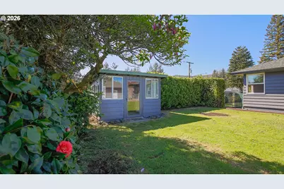 853 W 15th St, Coquille, OR 97423 - Photo 32