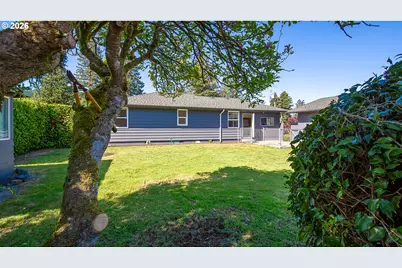 853 W 15th St, Coquille, OR 97423 - Photo 32