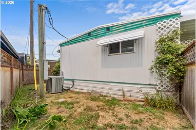 8951 SE Fuller Rd, Happy Valley, OR 97086 - Photo 34