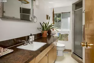 13704 SE Salmon St, Portland, OR 97233 - Photo 32