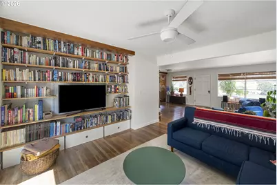 13704 SE Salmon St, Portland, OR 97233 - Photo 10