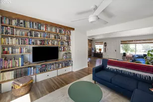 13704 SE Salmon St, Portland, OR 97233 - Photo 10