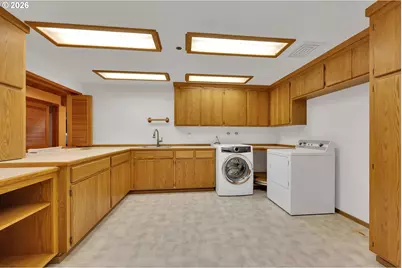 85368 Ridgetop Dr, Eugene, OR 97405 - Photo 24