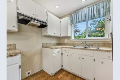 1460 4th St, Astoria, OR 97103 - Photo 6