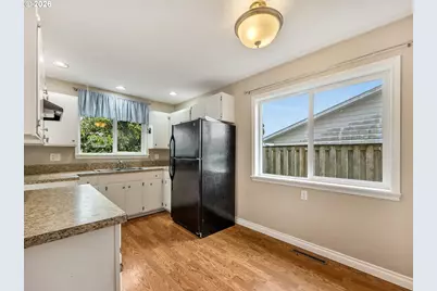 1460 4th St, Astoria, OR 97103 - Photo 2