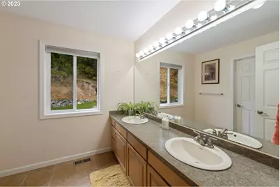 95037 Haynes Way Ln, North Bend, OR 97459 - Photo 32