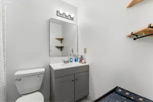 1649 NE Kane Dr, Gresham, OR 97030 - Photo 16