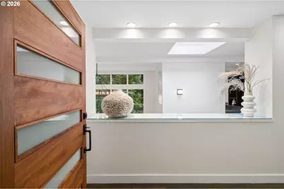 2538 SW Sherwood Dr, Portland, OR 97201 - Photo 4