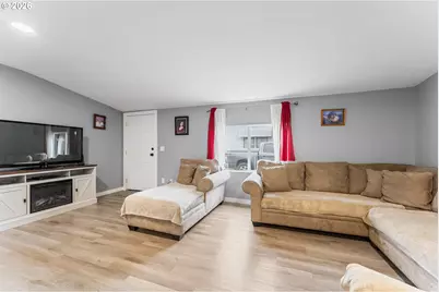 13115 SE Foster Rd #4, Portland, OR 97236 - Photo 4