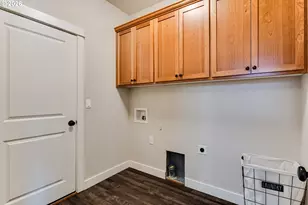 908 Pennington Ct, Eugene, OR 97404 - Photo 32