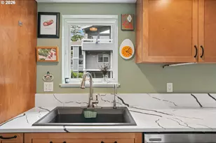 637 SE Linn St, Portland, OR 97202 - Photo 16