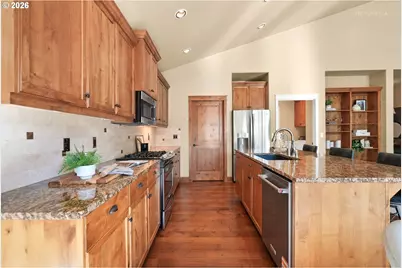 9904 NW Wayne Ln, Portland, OR 97229 - Photo 10