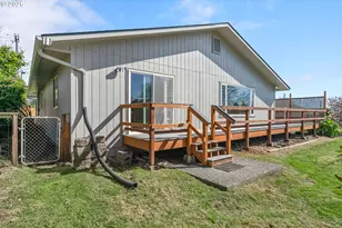 221 Alder St, Brookings, OR 97415 - Photo 32