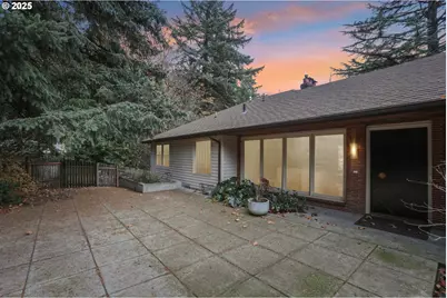 4786 SW Elm Ln, Portland, OR 97221 - Photo 2