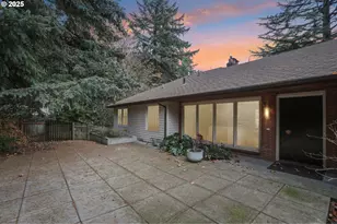 4786 SW Elm Ln, Portland, OR 97221 - Photo 2