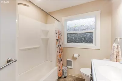 6926 SE Deardorff Rd, Portland, OR 97236 - Photo 24