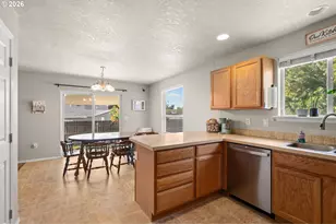 1049 W Hartley Ave, Hermiston, OR 97838 - Photo 8