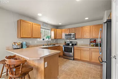 1049 W Hartley Ave, Hermiston, OR 97838 - Photo 4