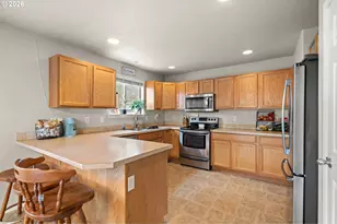 1049 W Hartley Ave, Hermiston, OR 97838 - Photo 4