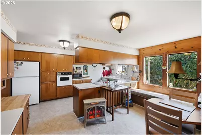 650 Franklin Ave, Bandon, OR 97411 - Photo 16