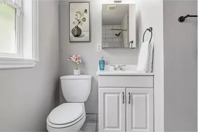 9218 SE Washington St, Portland, OR 97216 - Photo 18