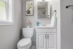 9218 SE Washington St, Portland, OR 97216 - Photo 18