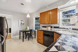 9218 SE Washington St, Portland, OR 97216 - Photo 12