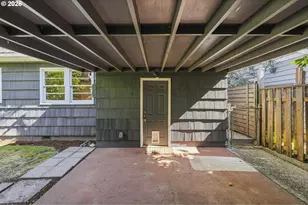 9218 SE Washington St, Portland, OR 97216 - Photo 22