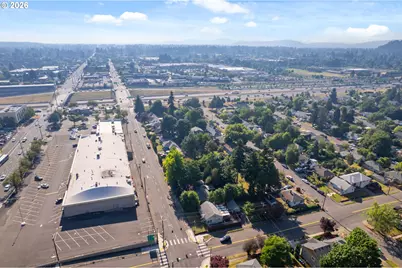 9218 SE Washington St, Portland, OR 97216 - Photo 38