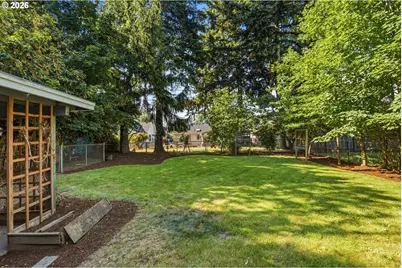 9218 SE Washington St, Portland, OR 97216 - Photo 24