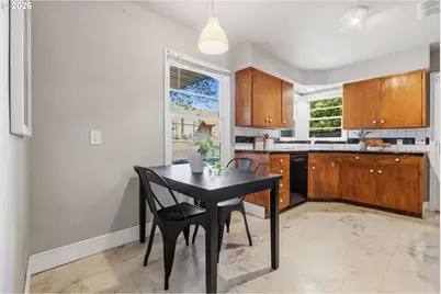 9218 SE Washington St, Portland, OR 97216 - Photo 8
