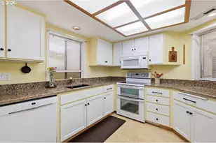 690 Wimbledon Ct, Eugene, OR 97401 - Photo 14