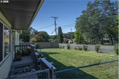 695 Glengary Loop Rd, Roseburg, OR 97470 - Photo 4
