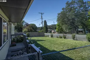695 Glengary Loop Rd, Roseburg, OR 97470 - Photo 4