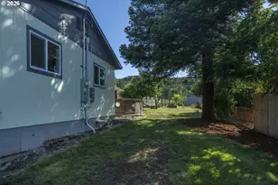 695 Glengary Loop Rd, Roseburg, OR 97470 - Photo 28
