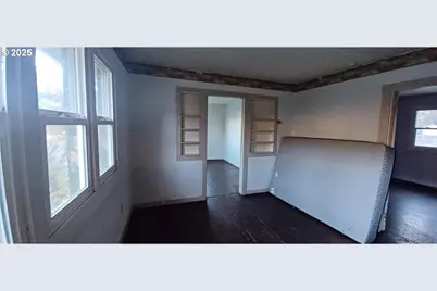 252 5th St, Glendale, OR 97442 - Photo 6