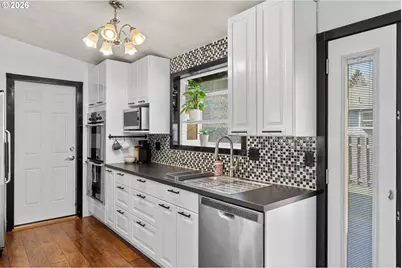 5687 SE Lloyd St, Milwaukie, OR 97222 - Photo 8