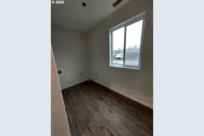 301 S Drake St, Silverton, OR 97381 - Photo 36