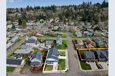 301 S Drake St, Silverton, OR 97381 - Photo 4