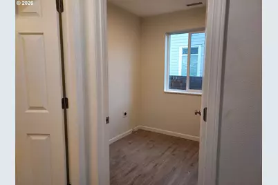 301 S Drake St, Silverton, OR 97381 - Photo 16