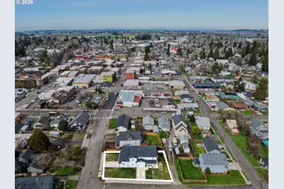 301 S Drake St, Silverton, OR 97381 - Photo 2