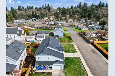 301 S Drake St, Silverton, OR 97381 - Photo 6