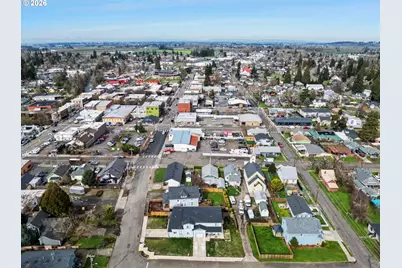 301 S Drake St, Silverton, OR 97381 - Photo 8