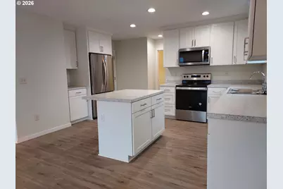 301 S Drake St, Silverton, OR 97381 - Photo 14