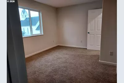 301 S Drake St, Silverton, OR 97381 - Photo 28