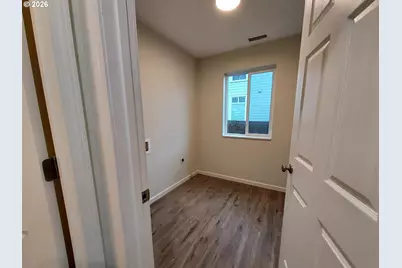 301 S Drake St, Silverton, OR 97381 - Photo 18