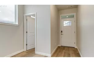 9445 SE Crystal Rose St, Happy Valley, OR 97086 - Photo 2