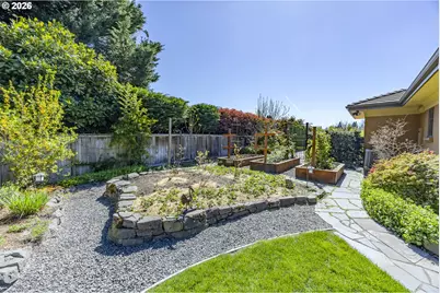 2325 Park Grove Dr, Eugene, OR 97408 - Photo 40